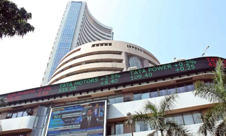 Stock markets मामूली उतार-चढ़ाव के साथ बंद, सेंसेक्स में 10 अंक की बढ़त, निफ्टी 2.5 अंक गिरा