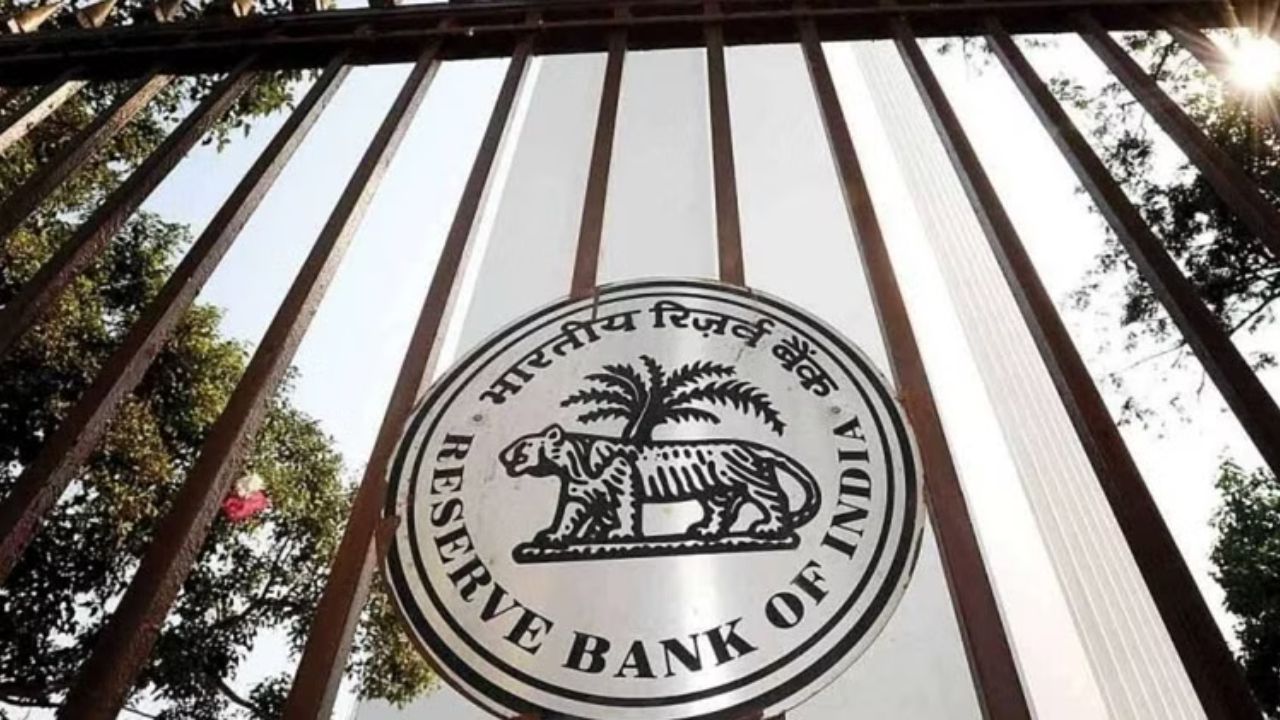 RBI: क्या नए टैक्स व्यवस्था से लोन सस्ते होंगे? RBI की ब्याज दर में कटौती की संभावना
