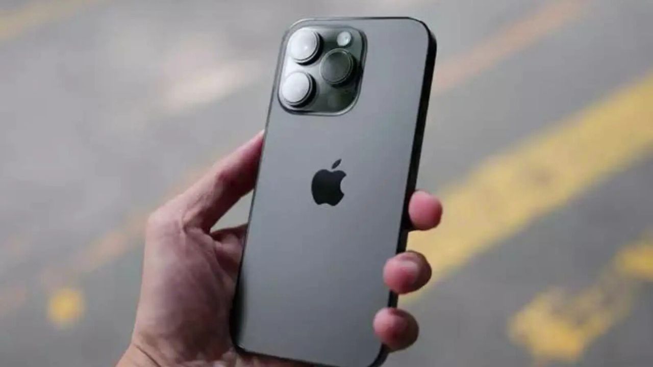 iPhone यूजर्स के लिए खतरे की घंटी Apple ने मानी सरकार की चेतावनी सही