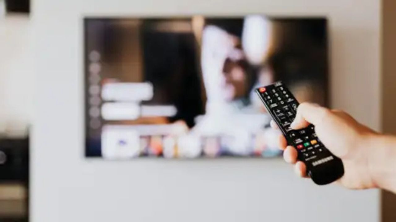 Smart TV Speed: क्या स्मार्ट टीवी का रिस्पॉन्स स्लो हो गया है? जानिए इसे सुधारने के टिप्स