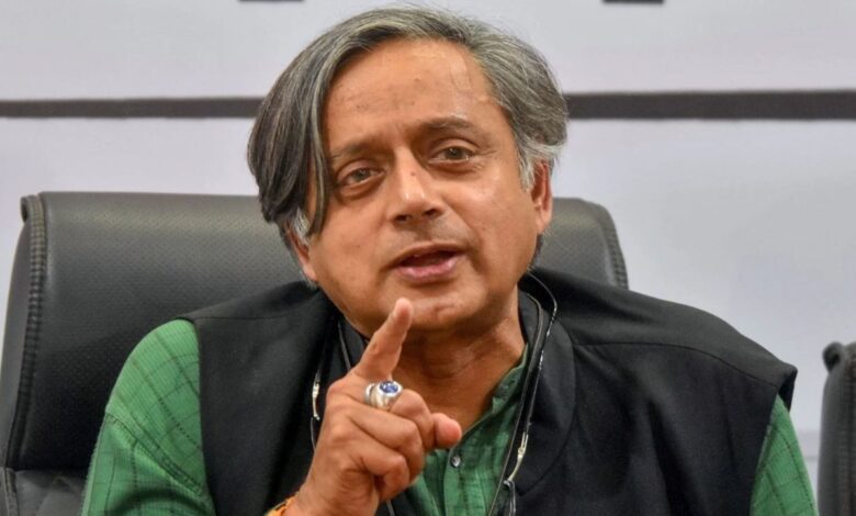 Shashi Tharoor: थरूर और मोदी के रिश्तों पर सवाल! शशि थरूर पर गरजे उदित राज