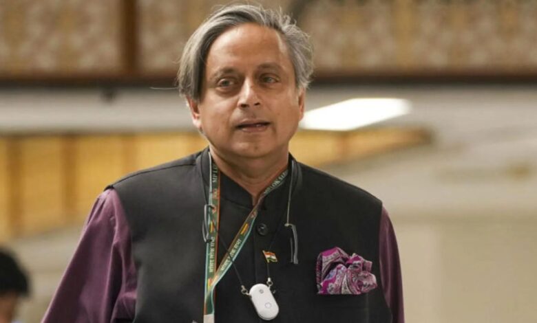 Shashi Tharoor: कांग्रेस के भीतर ही क्यों मचा हड़कंप! शशि थरूर के बयान ने सबको कर दियाअसहज