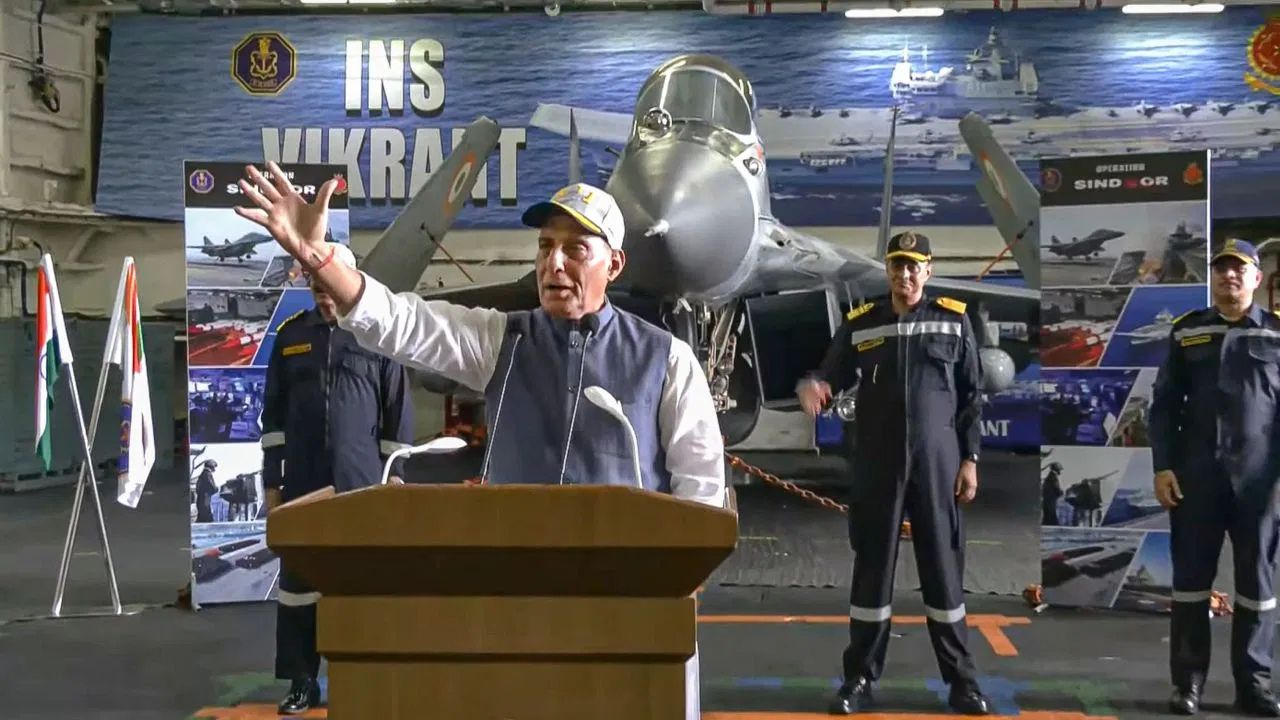 INS विक्रांत से राजनाथ सिंह की हुंकार क्या पाकिस्तान की दहशत बढ़ाने आ गई भारतीय नौसेना