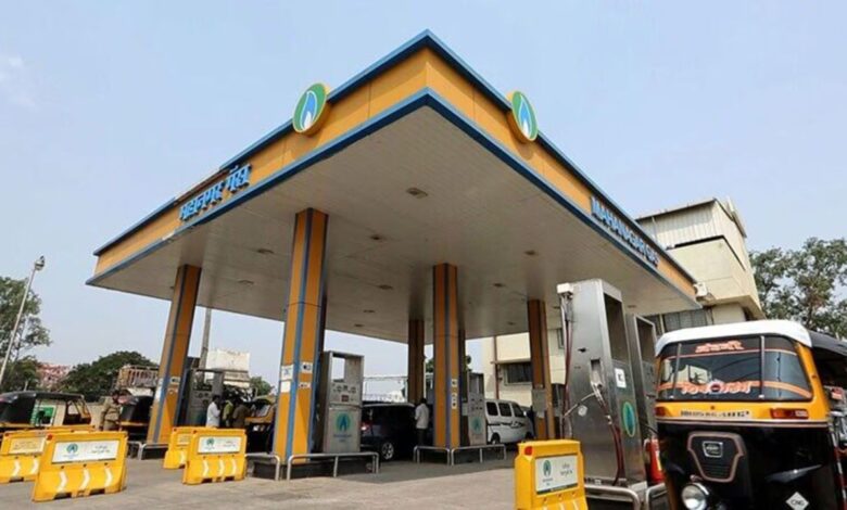 Indian Oil: पेट्रोल खत्म हो जाएगा इस डर में लगी लंबी लाइनें अब आया कंपनी का भरोसेमंद जवाब