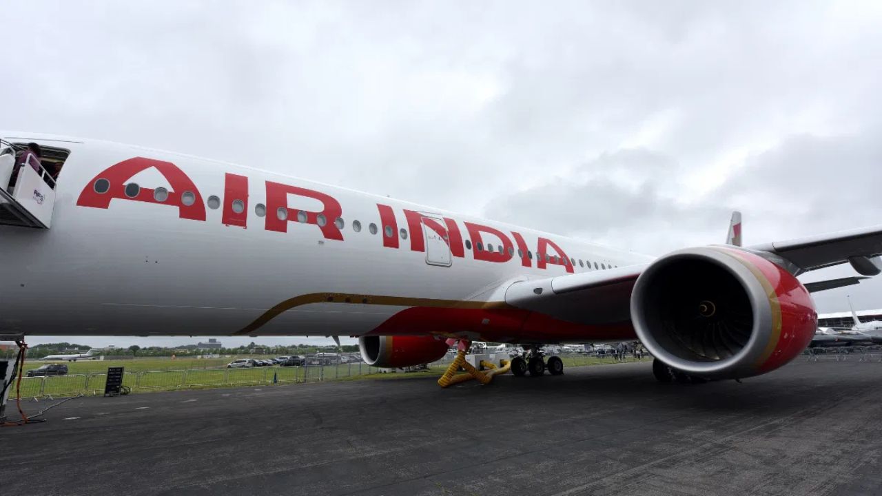 Air India ने की बड़ी घोषणा वाइडबॉडी फ्लाइट्स में 15% कटौती की तैयारी! जानिए कंपनी ने क्या दी सफाई