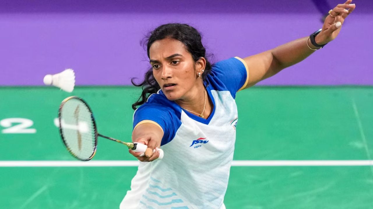 इंडोनेशिया ओपन 2025 में PV Sindu ने दिखाया दम लेकिन तीसरे गेम की गलतियों ने कर दिया सब कुछ खराब जानिए कैसे टूटा उनका संघर्ष