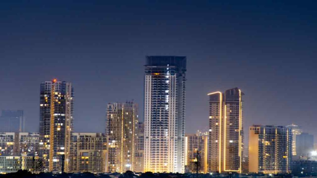 Real Estate Market: गॉडरेज ने कैसे कर दी ₹29000 करोड़ की रिकॉर्ड बिक्री! DLF के 'The Dahlias' ने बदली बाजार की तस्वीर