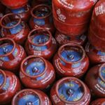 LPG Price: कमर्शियल गैस सिलेंडर सस्ता हुआ क्या अब होटल रेस्टोरेंट में सस्ती मिलेगी आपकी थाली पढ़िए कीमत घटने का पूरा खेल