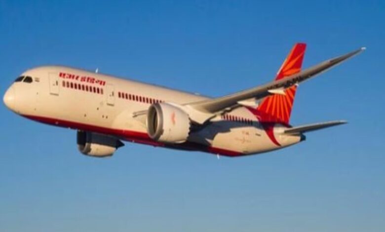 लंदन-मुंबई फ्लाइट में दो क्रू मेंबर और पांच यात्री अचानक हुए बीमार, मेडिकल जांच जारी