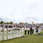IND vs ENG टेस्ट से पहले वेन लार्किंस को भावभीनी श्रद्धांजलि, खिलाड़ियों ने बांधी काली पट्टी और बजाई तालियाँ