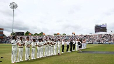 IND vs ENG टेस्ट से पहले वेन लार्किंस को भावभीनी श्रद्धांजलि, खिलाड़ियों ने बांधी काली पट्टी और बजाई तालियाँ