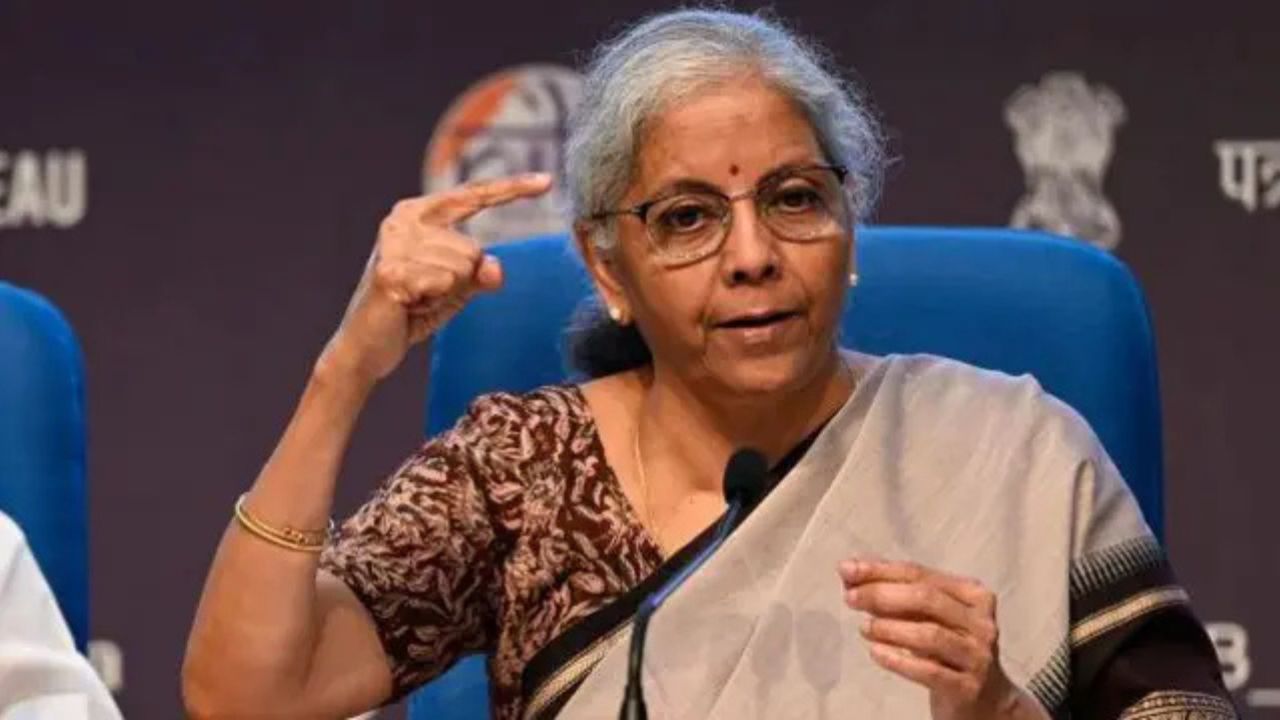 चार साल में सबसे धीमी आर्थिक रफ्तार, निर्मला सीतारमण ने बताए सरकार के अगली चाल के संकेत