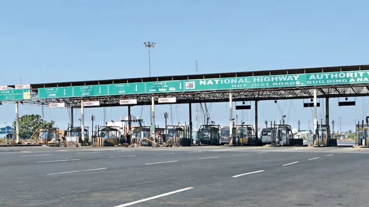 अब राष्ट्रीय राजमार्गों पर टोल टैक्स भरना होगा आसान, लंबी लाइन का अंत