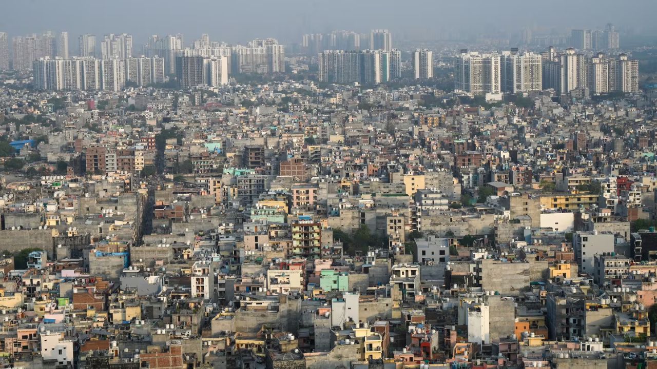 नोएडा में बुल्डोजर की तैयारी! अवैध बिल्डिंग्स की लिस्ट जारी, ये खसरा नंबर होंगे धराशायी