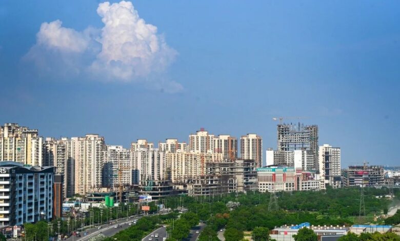 नोएडा में बुल्डोजर की तैयारी! अवैध बिल्डिंग्स की लिस्ट जारी, ये खसरा नंबर होंगे धराशायी