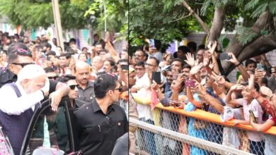 PM Modi की सियासी चमक Bhavnagar में, रोड शो में नृत्य प्रदर्शन और जनता का उत्साहित स्वागत