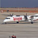 SpiceJet Q400 में बड़ा खतरा! टेकऑफ़ के वक्त टूटा पहिया, फिर भी सुरक्षित मुंबई पहुँचा विमान