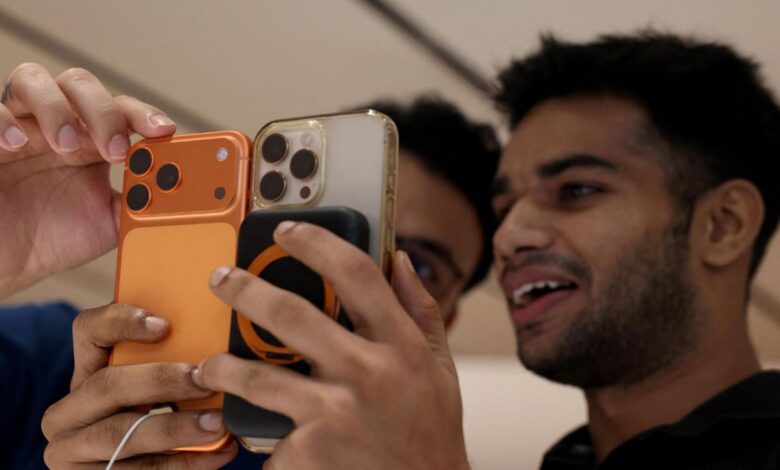 आज से भारत में iPhone 17 की बिक्री शुरू, दुकानों में भारी भीड़, Flipkart का 10 मिनट में डिलीवरी प्लान