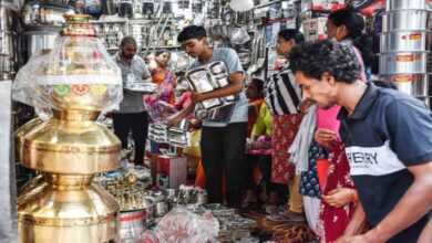 Dhanteras 2025: भारत ने किया ₹1 लाख करोड़ का शॉपिंग धमाका, सोना-चांदी में ही बिकी ₹60,000 करोड़ की संपत्ति