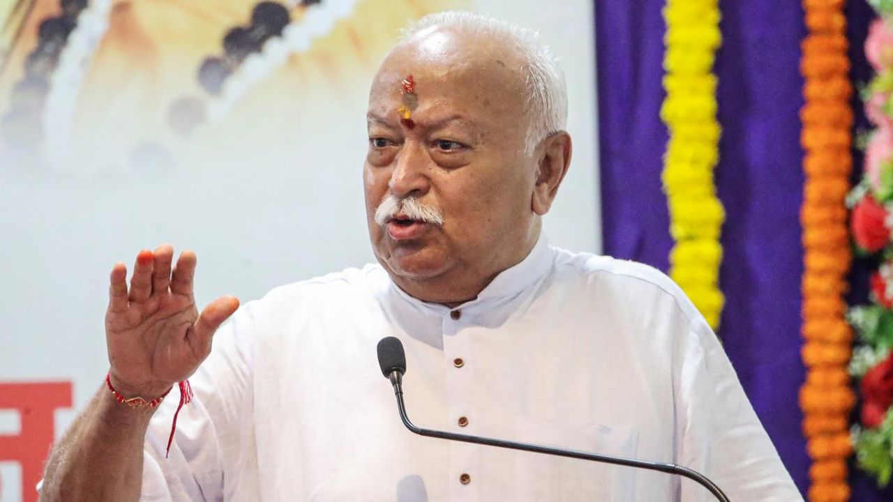 RSS प्रमुख Mohan Bhagwat ने कहा, विदेशी शिक्षा से बाहर निकलो और भारतीय ज्ञान परंपरा को अपनाओ, Arya Yug लॉन्च पर