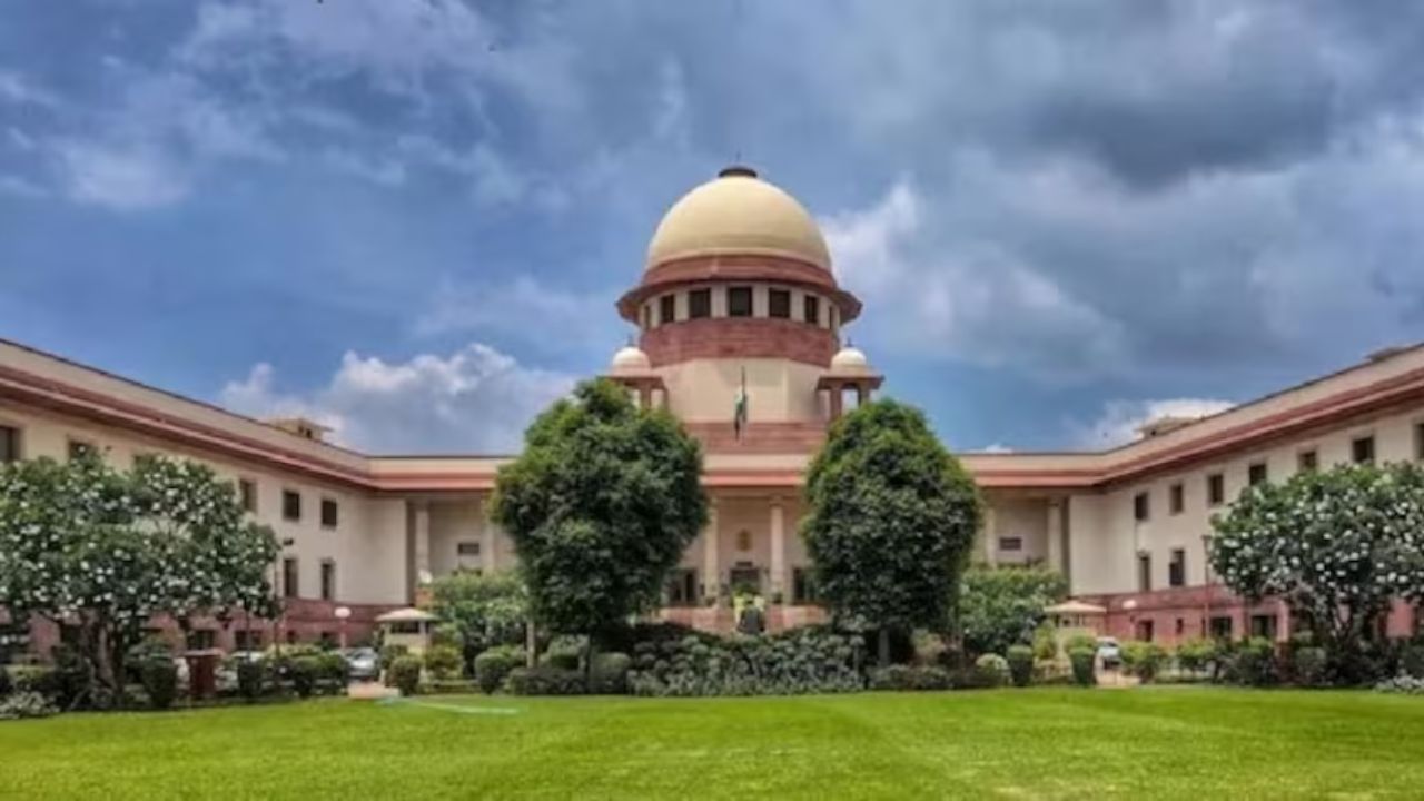Supreme Court में EC का बड़ा बयान, SIR लागू होगा मतदाता, वोटर लिस्ट में कोई भी गलती नहीं होगी