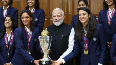 महिला विश्व कप विजेता टीम से मिले पीएम मोदी, हरमनप्रीत और दीप्ति शर्मा से की खास बातचीत