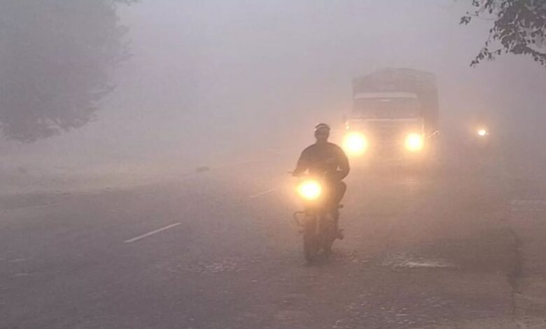 उत्तर भारत में कड़ाके की ठंड की शुरुआत! साइक्लोन मोंथा ने दक्षिण में मचाया कहर, जानें आज का मौसम हाल