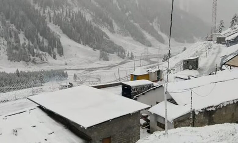 कश्मीर घाटी में बढ़ी ठंड, पहलगाम में माइनस 4.3 डिग्री तापमान और बर्फबारी की संभावना के बीच सन्नाटा छाया