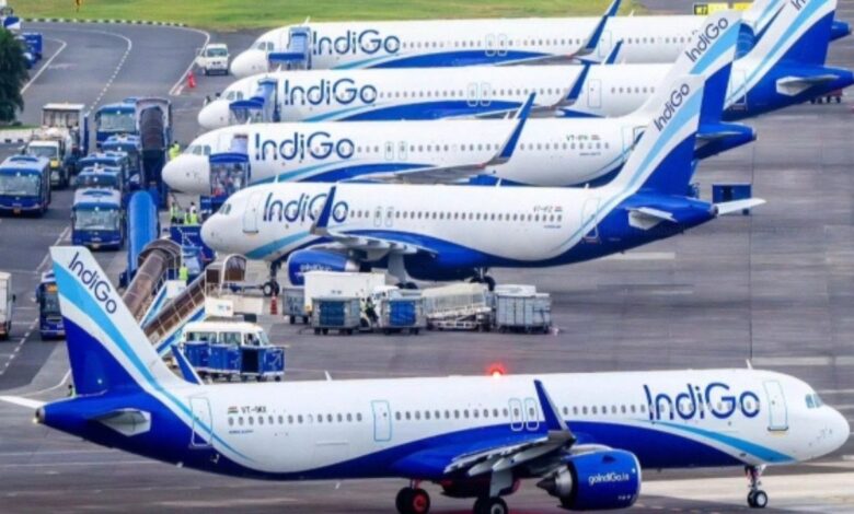 इंडिगो फ्लाइट्स रद्द होने से यात्रियों की मुश्किलें बढ़ीं, टिकट के दाम आसमान छू रहे हैं परेशानियां