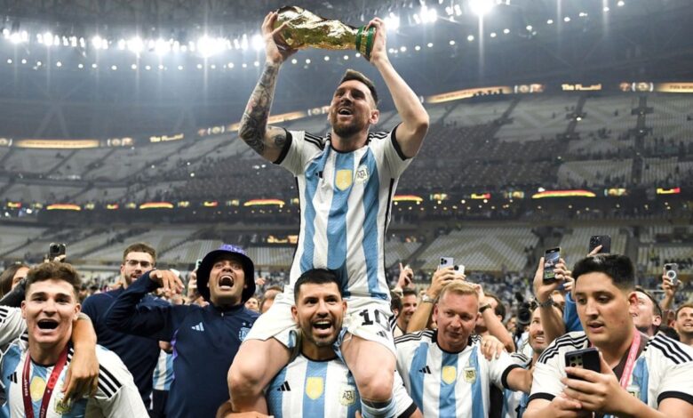 लियोनेल मेस्सी की कोलकाता आगमन पर हुई भारी भीड़ और कुंडली प्रबंधन की खराबी, मुख्यमंत्री ममता बनर्जी ने मांगी माफी