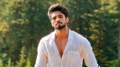 Bigg Bossओटीटी के शांत और संतुलित खिलाड़ी ज़ीशान खान की गाड़ी हुई क्षतिग्रस्त, फिर भी कोई चोट नहीं