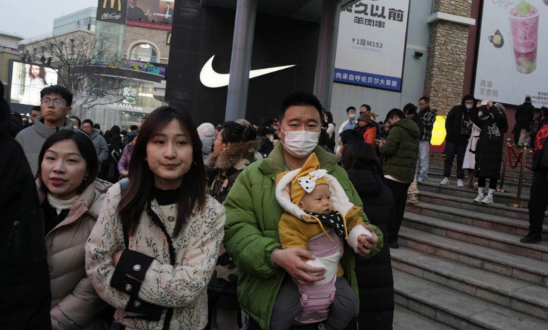 चीन की जनसंख्या को लेकर बड़ा फैसला — कंडोम पर टैक्स ने बढ़ाई अनजानी जोखिमों की आशंका