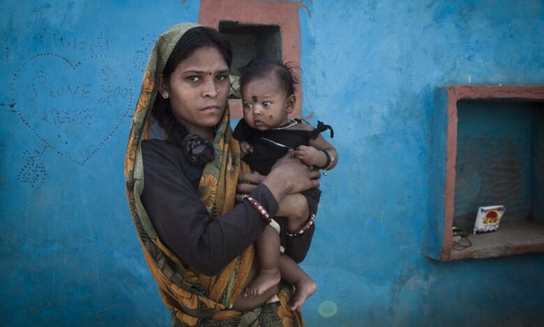 A woman trapped in poverty ने अपने छह बच्चों को पैसों के लिए बेच दिया, सामाजिक संगठन ने मामला उठाया।