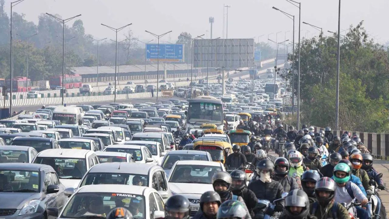 डॉ. बी.आर. अंबेडकर पुण्यतिथि पर नोएडा में ट्रैफिक डायवर्जन, एक्सप्रेसवे वाहनों की आवाजाही होगी सीमित