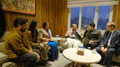 रक्षा मंत्री राजनाथ सिंह पहुंचे ‘इक्कीस’ की स्पेशल स्क्रीनिंग में, वीर शहीद को दी भावुक श्रद्धांजलि