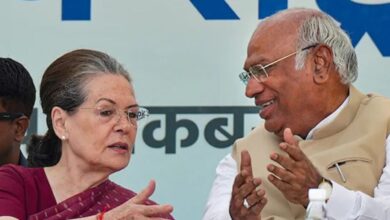 कांग्रेस अध्यक्ष ने CWC बैठक में कहा- लोकतंत्र कमजोर, आम नागरिक के अधिकार लगातार सिमट रहे