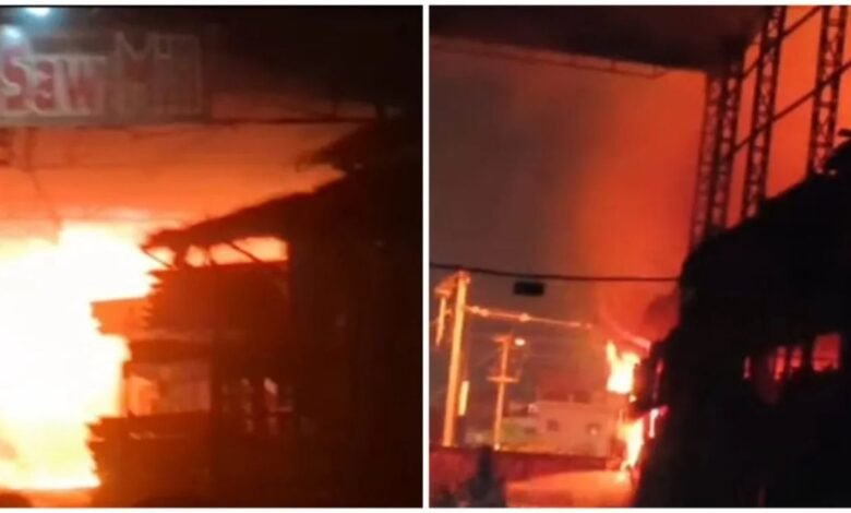 यूनिट-1 बाजार में भीषण आग, 40 दुकानें जलकर खाक, करोड़ों का नुकसान