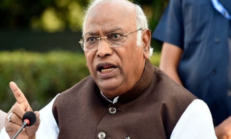 अजित पवार विमान हादसा: खरगे के बाद ममता बनर्जी ने भी जांच की उठाई मांग