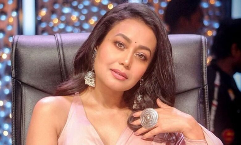 नेहा कक्कड़ ने अचानक सोशल मीडिया से लिया ब्रेक, फैंस में गहरा शोक और चिंता