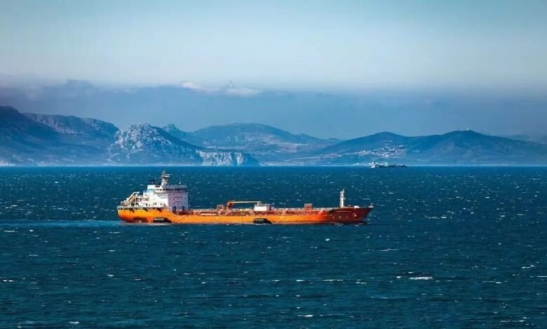 भारत ने ईरानी तेल टैंकरों को समुद्री क्षेत्र में अवैध व्यापार रोकने के लिए जब्त किया