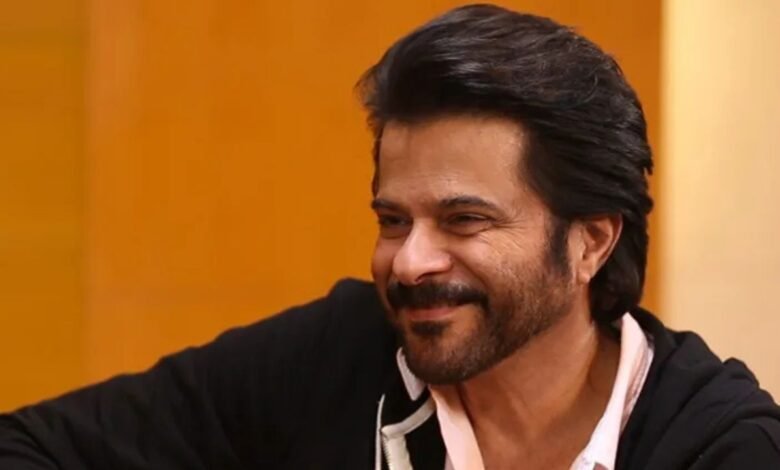 अनिल कपूर के सफेद बाल और मूंछों वाला नया अवतार, सोशल मीडिया पर मचा धमाल