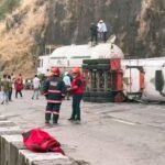 खंडाला घाट में बड़ा हादसा गैस रिसाव से एक्सप्रेसवे बंद यात्रियों की रात गाड़ियों में कटी