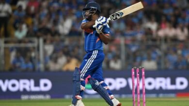 टी20 वर्ल्ड कप 2026 में भारत ने इंग्लैंड को सिर्फ 7 रनों से हराकर फाइनल में बनाई जगह