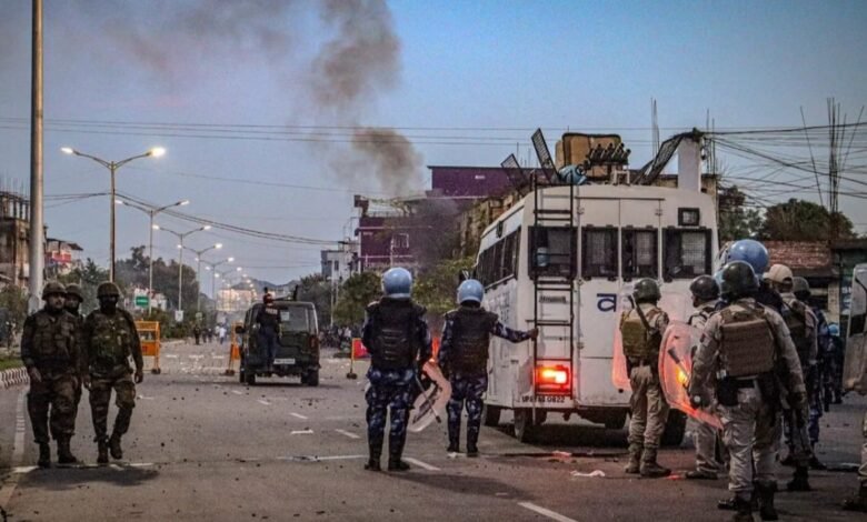 मणिपुर में हिंसा के बाद इंटरनेट बंद इम्फाल समेत 5 जिलों में कड़े प्रतिबंध लागू