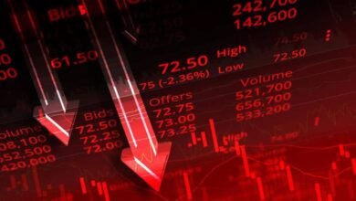 शेयर बाजार में भारी गिरावट सेंसेक्स 900 अंक टूटा निफ्टी पर भी दबाव जारी