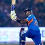 सूर्यकुमार यादव ने कप्तानी में रचा इतिहास फिफ्टी लगाकर बने खास क्लब का हिस्सा