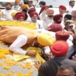 अमृतपाल सिंह को लेकर फिर गरमाई पंजाब की राजनीति, मां ने CM मान से पूछे सवाल