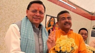 शुभेंदु अधिकारी के शपथ ग्रहण में शामिल हुए CM धामी