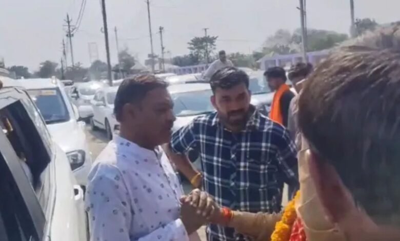 PM की अपील के बाद भी 700 गाड़ियों का काफिला, मध्यप्रदेश में बढ़ा विवाद