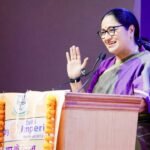 मुख्यमंत्री रेखा गुप्ता ने छात्राओं को साइकिल देकर शिक्षा मिशन को दी नई रफ्तार